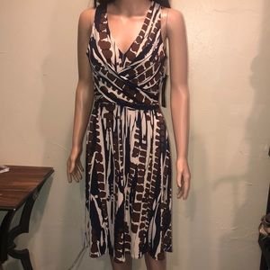 Donna Morgan print wrap front dress. Size 8 NWT